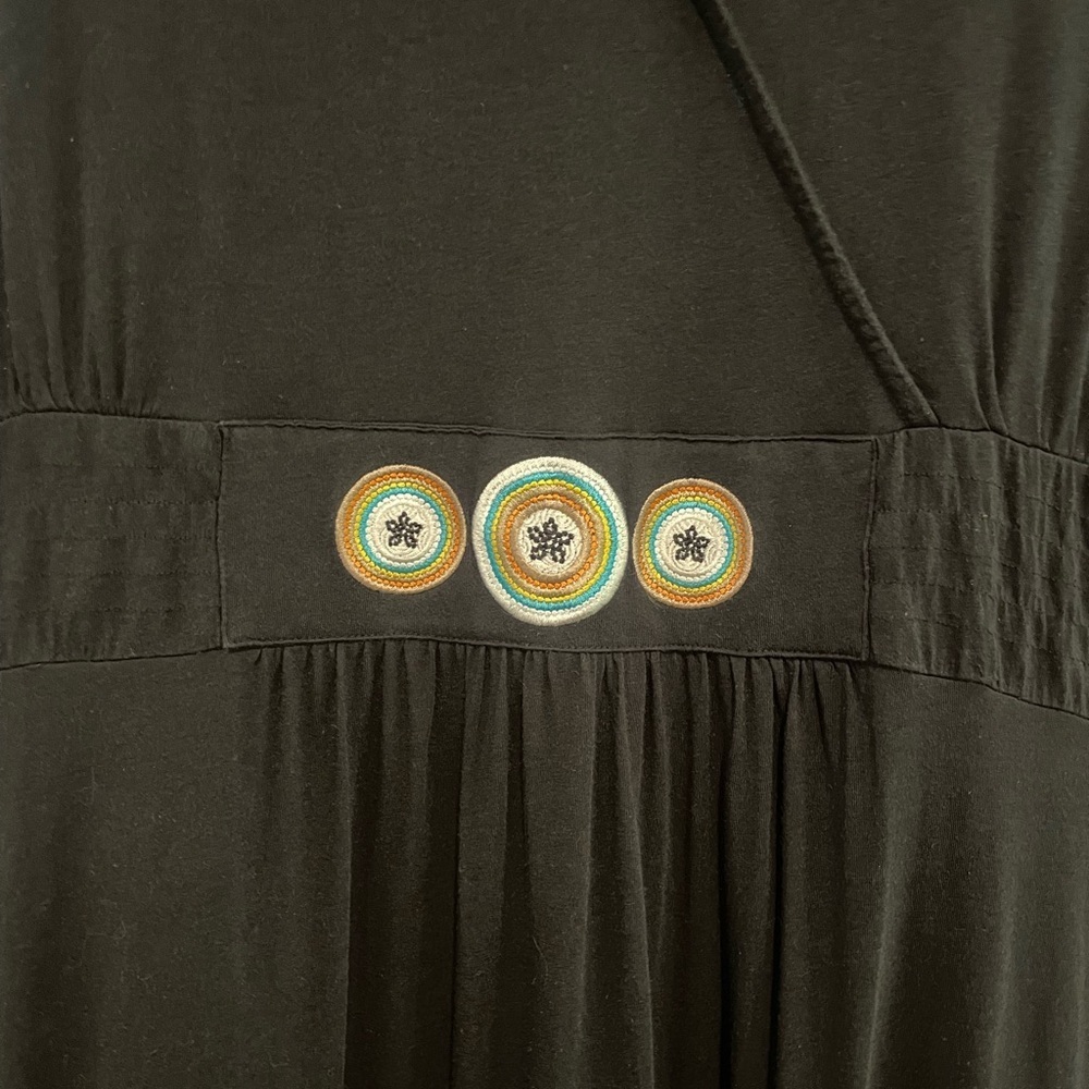 Black Sleeveless Tommy Hilfiger Maxi dress with Medallion detail at waist. 1X - Picture 4 of 6